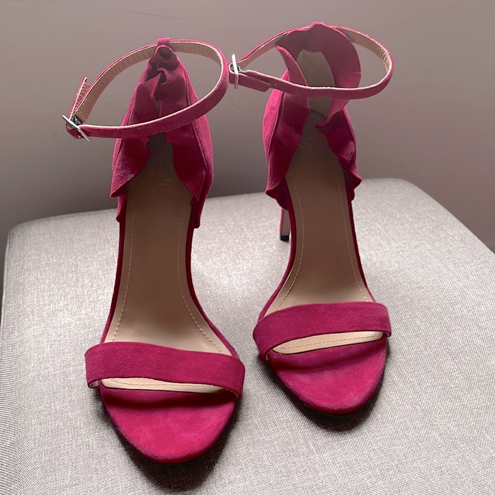 Lewit Regina Tuxedo Ruffled Fuchsia Suede Heels, made in Italy, EUR 40 / US 10